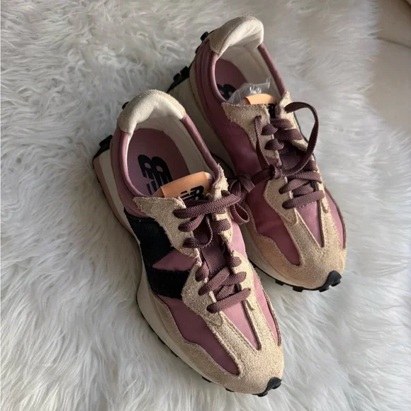 New Balance Women's Mauve and Black Sneakers - Picture 3 of 8